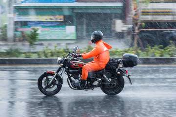 Menjaga Kondisi Motor Di Musim Hujan