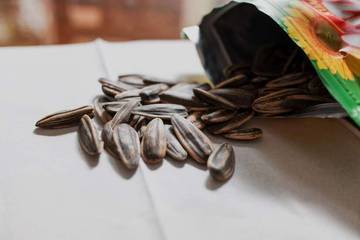 Mengenal Kuaci, Camilan Sehat Favorit Berbagai Kalangan