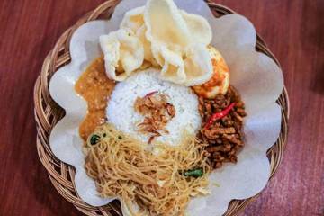 Lezat dan Pedas, Nasi Uduk Jadi Favorit Sarapan