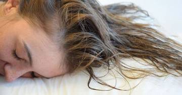 Tidur dengan Rambut Basah Perlu Diwaspadai