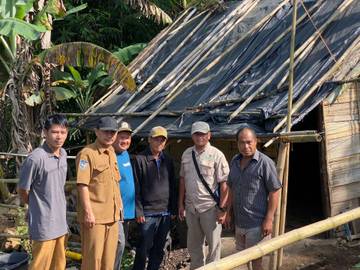 Dua Warga RL Terima Program Bedah Rumah