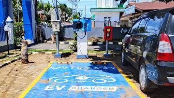 Layanan Charging Mobil Listrik hadir di RRI Bengkulu