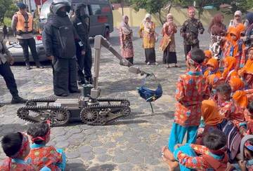 Siswa IT Insan Kamil Kunjungi Brimob Polda Bengkulu 