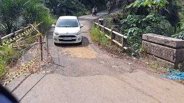 Jembatan Penghubung Dua Kecamatan Terancam Putus