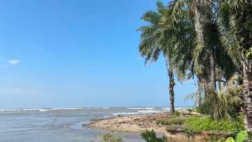 Warga Pondok Kelapa Tolak Abrasi Pantai