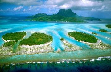 Surga yang Terbelah: Pesona Garis Biru Bora Bora