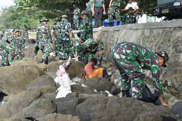 Wujudkan Ikon Wisata, Korem 041/Gamas Bersih Pantai