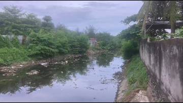 Sampah di Drainase Tanah Patah Mengkhawatirkan