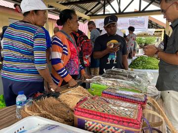 Sebanyak 1501 Pelaku Usaha OAP  di Biak Terima Bantuan Otsus