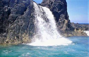 Wisata Unik Indonesia, Air Terjun Asin dari Pulau Lombok