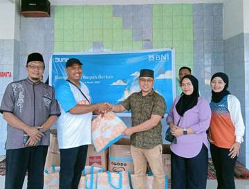 Puluhan Marbot Masjid di Biak Terima Bingkisan  Ramadan 