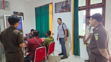 Tersangka Persetubuhan dan Penganiayaan di Supiori Diserahkan Ke Kejaksaan 