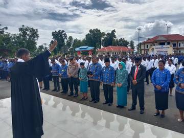 Pemda Supiori Peringati Hardiknas Dirangkaikan  Doa Pengutusan Pegawai 