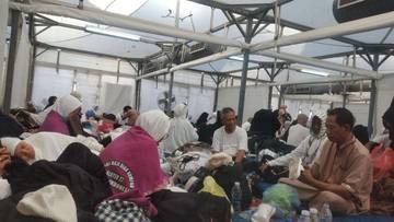 Hari Tasyrik,Jemaah Haji Biak Numfor Melempar Jumrah
