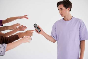 Gengsi Media Sosial, Terlihat Bahagia Tapi Palsu!