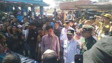 Wapres Gibran Kunjungi Pasar Ikan Fandoi Biak 