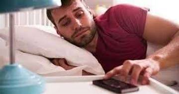 Resiko Bangun Tidur Langsung Buka Handphone