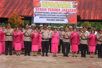 Kapolres Supiori Pimpin Upacara Sertijab dan Pengukuhan Pejabat   