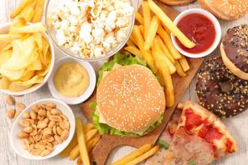Sepuluh Makanan Junk Food Terkenal di Indonesia 