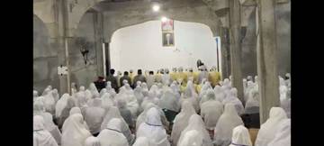 178 Jamaah Tarekat Naqsyabandiyah Kaur Melaksanakan Suluk