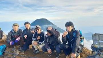 Jumlah Ganjil Saat Mendaki Gunung: Fakta atau Mitos?