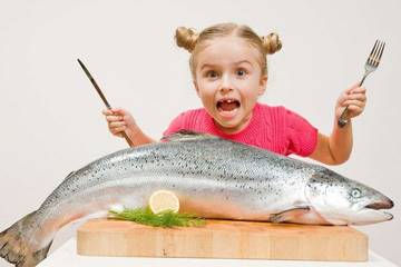 Anak Nolak Ikan? Ini Cara Cerdas Menyiasatinya!