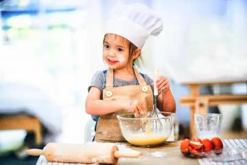 Seru di Dapur: Mengajari Anak Masak Itu Menyenangkan