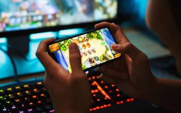 Dunia Virtual: Antara Hiburan dan Jeratan Adiksi