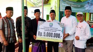 Safari Jum'at Pemkab Kaur Salurkan Batuan