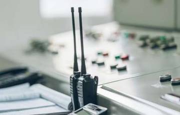 Radio VHF: Alat Komunikasi Vital Keselamatan Pelayaran