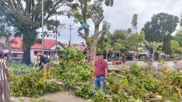 DLH Kaur Tata Kota, Dukung Perang Sampah