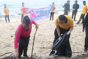 Polres Kaur Bersih Pantai, Kapolres Ajak Peduli Lingkungan