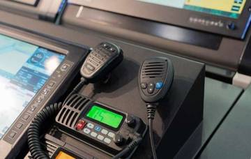 VHF vs HF/SSB: Nadi Komunikasi di Laut Lepas
