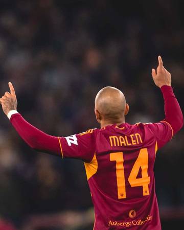 Dua Gol Donyell Malen, Menangkan Roma Atas Cagliari