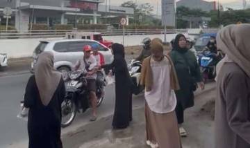 Junsam Salurkan Takjil, Sahur Gratis di Cileungsi