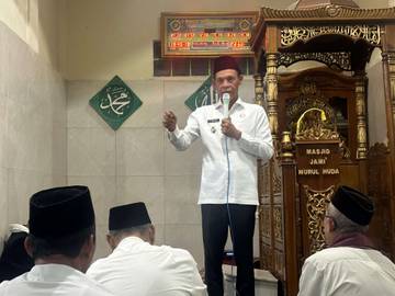 Ramadan, Jaro Ade Kunjungi Masjid Megamendung