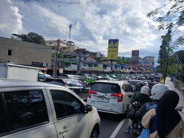 Lonjakan Wisatawan, Jalan Otista Bogor Macet Parah 