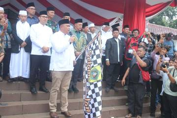 Bupati Bogor Lepas Perdana CJH Kloter 2 