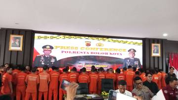 Polresta Bogor kota Ungkap Pabrik Miras Oplosan 