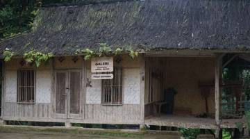 Melestarikan Budaya Sastra Lisan di Kasepuhan Sinar Resmi 