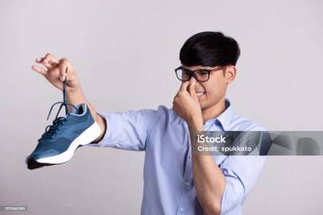 Tips Mencegah Bau Sepatu yang Mengganggu