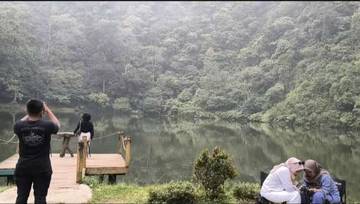Keindahan Alam Telaga Warna, Permata Hijau di Puncak