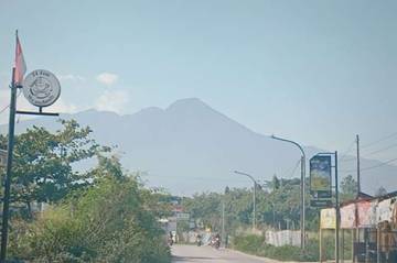 Gunung Salak: Destinasi Alam untuk Petualangan Gen Z