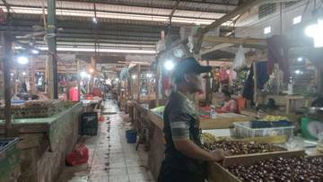 Pasar Cicangkal Rumpin Bogor Sepi Pembeli ‎ ‎