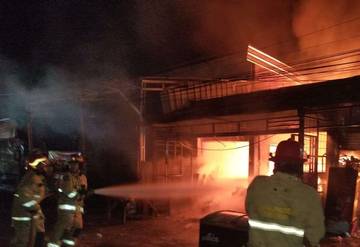 Toko Plastik Hangus Terbakar di Pasar Ciseeng