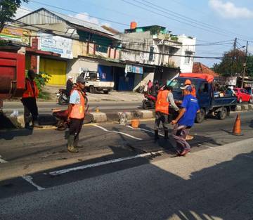 Kementerian PU Lakukan Perbaikan Jalan Raya Kemang
