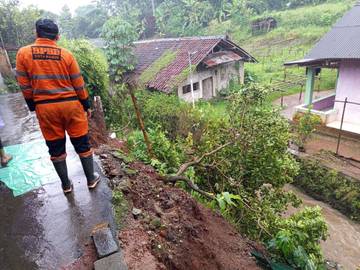 Hujan Deras Melanda Kota Bogor, BPBD Tangani Puluhan Bencana 