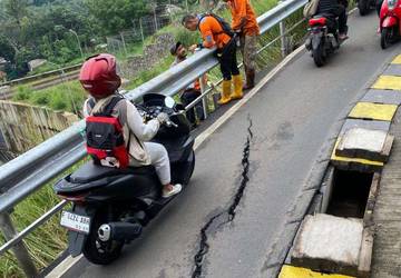 Jalan Saleh Danasasmita Batu Tulis Retak, Pemkot Bogor Tutup Akses
