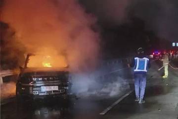 Mobil SUV Terbakar Usai Balapan Liar di Tol Jagorawi