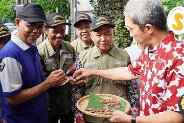 Dari Kebun ke Pasar, Kiprah Perempuan Pasar Dongko